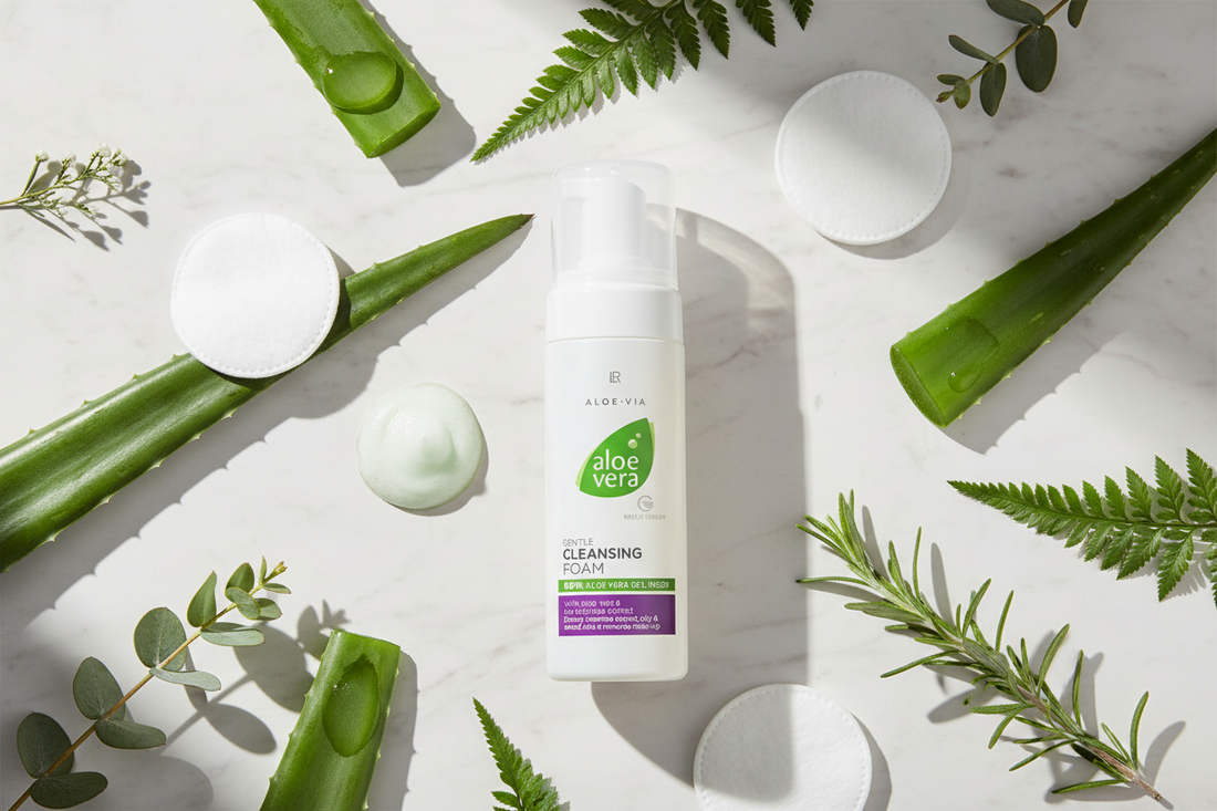 Mousse Nettoyante Aloe Vera LR Health & Beauty texture aérienne nettoyage doux visage hydratant